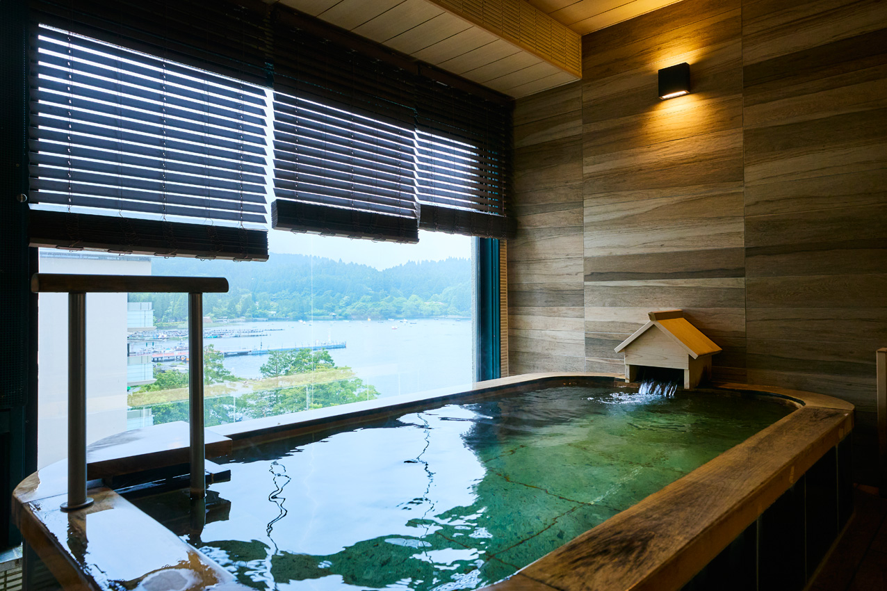 芦ノ湖の湯の半露天風呂